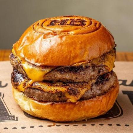 Hambúrguer Duplo com Queijo e Bacon